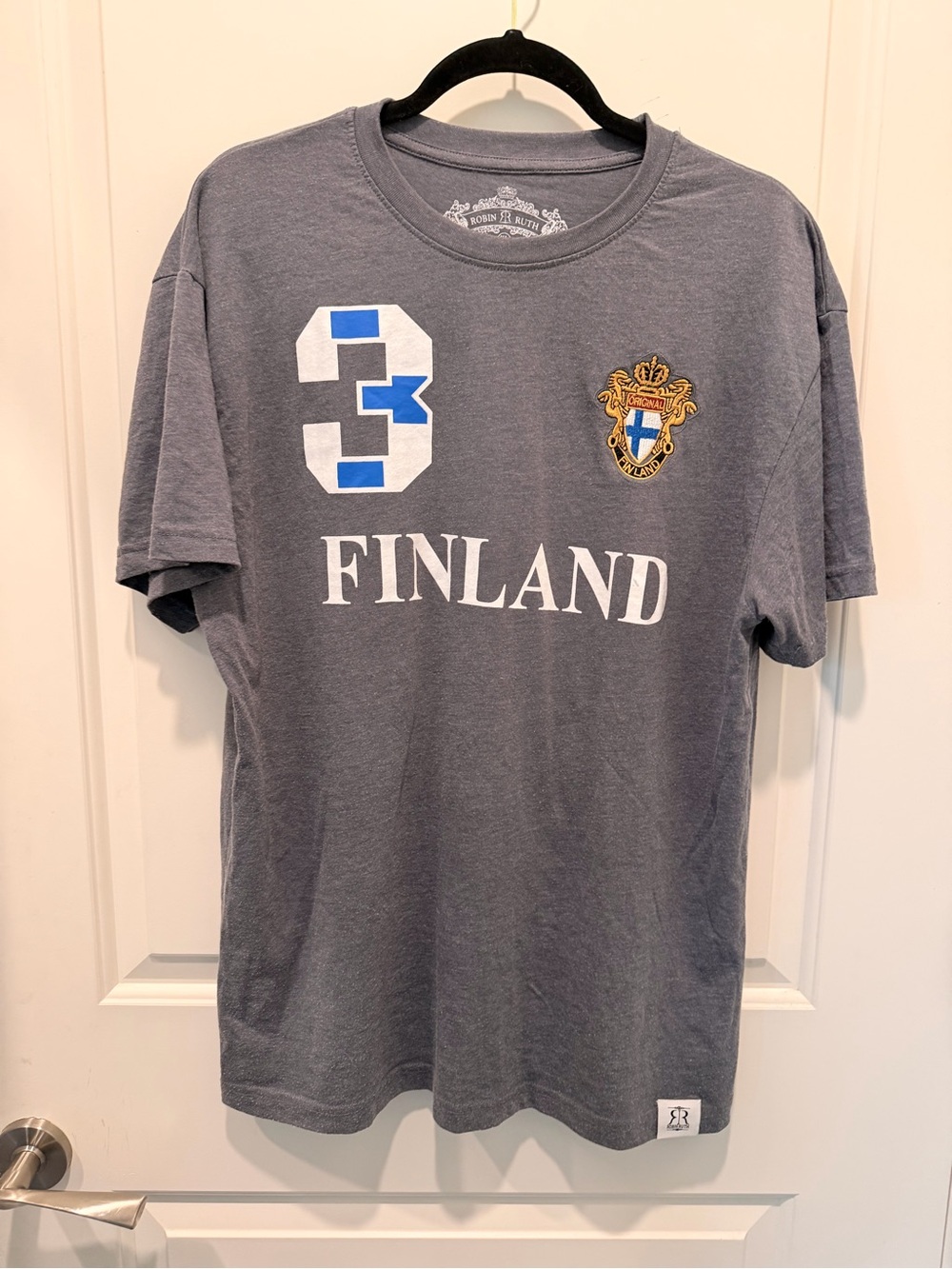 Robin Ruth Finland
Souvenir T-Shirt Grey Size
XL